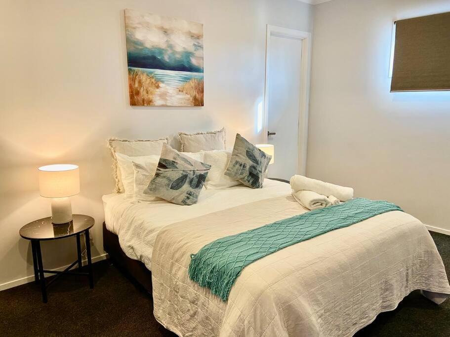 Morden Spacious New House Hamilton Exterior foto